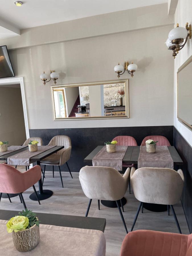 Hotel Forras โคมารม ภายนอก รูปภาพ