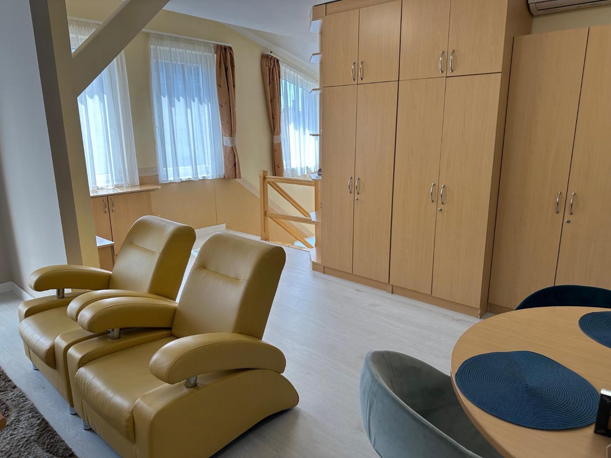 Hotel Forras โคมารม ภายนอก รูปภาพ