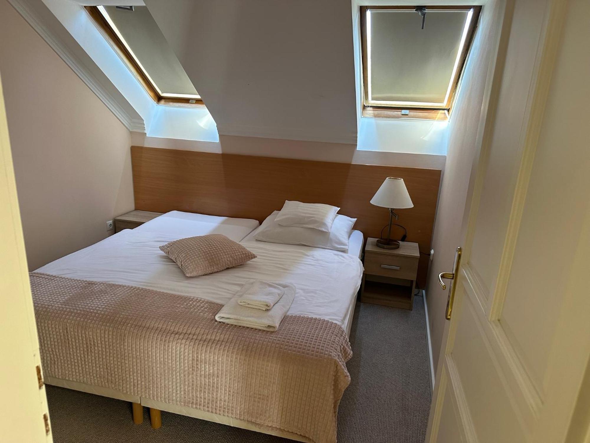 Hotel Forras โคมารม ภายนอก รูปภาพ