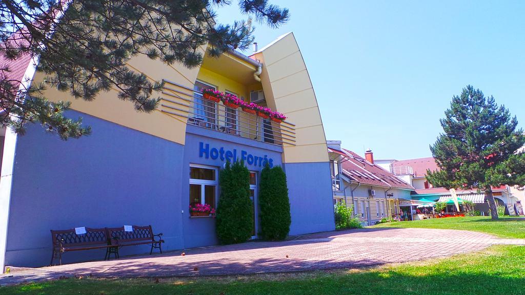 Hotel Forras โคมารม ภายนอก รูปภาพ