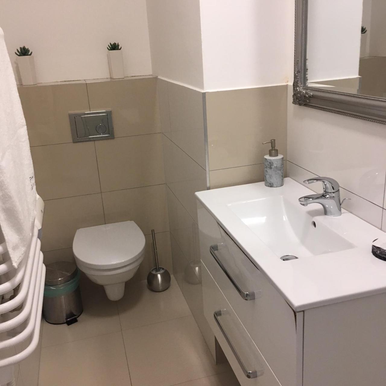 Hotel Forras โคมารม ภายนอก รูปภาพ